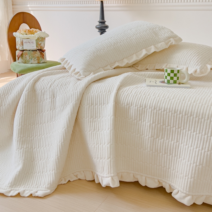 91家纺网 家纺一手货源 找家纺 乐野家居 2025新款A类加厚素色牛奶绒被套系列 珍珠白