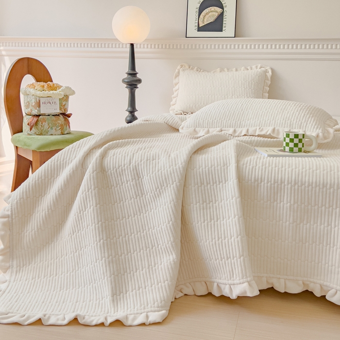 91家纺网 家纺一手货源 找家纺 乐野家居 2025新款A类加厚素色牛奶绒被套系列 珍珠白