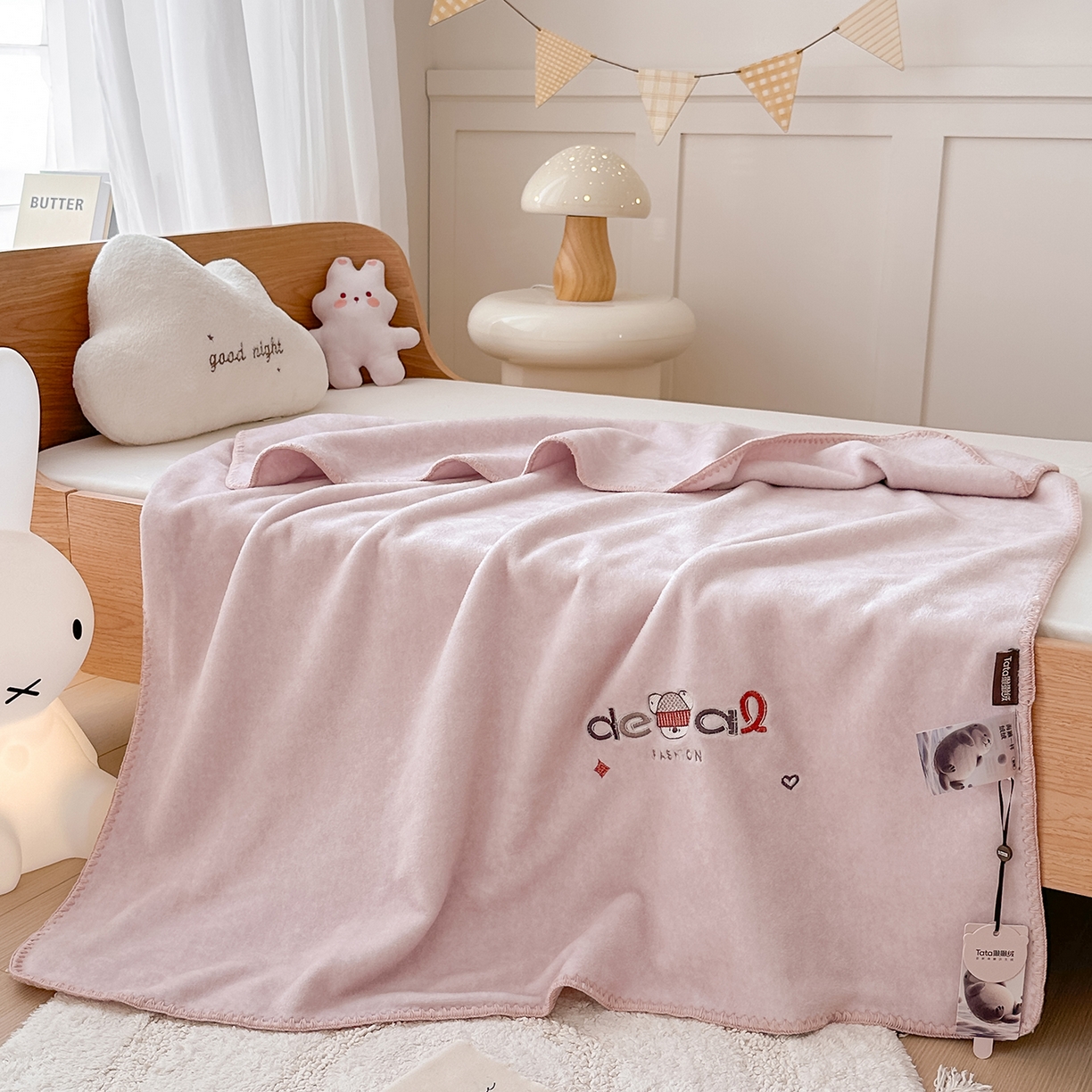 91家纺网 家纺一手货源 找家纺 小欢喜 2025新款多功能双面高克重獭獭绒盖毯 灰粉