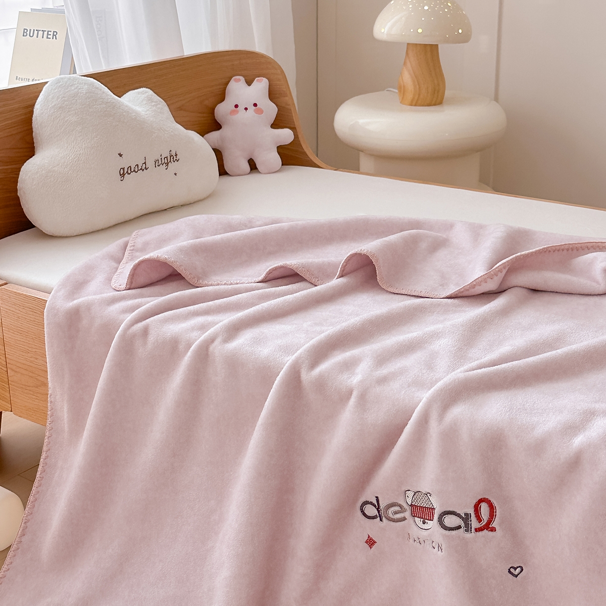 91家纺网 家纺一手货源 找家纺 小欢喜 2025新款多功能双面高克重獭獭绒盖毯 灰粉