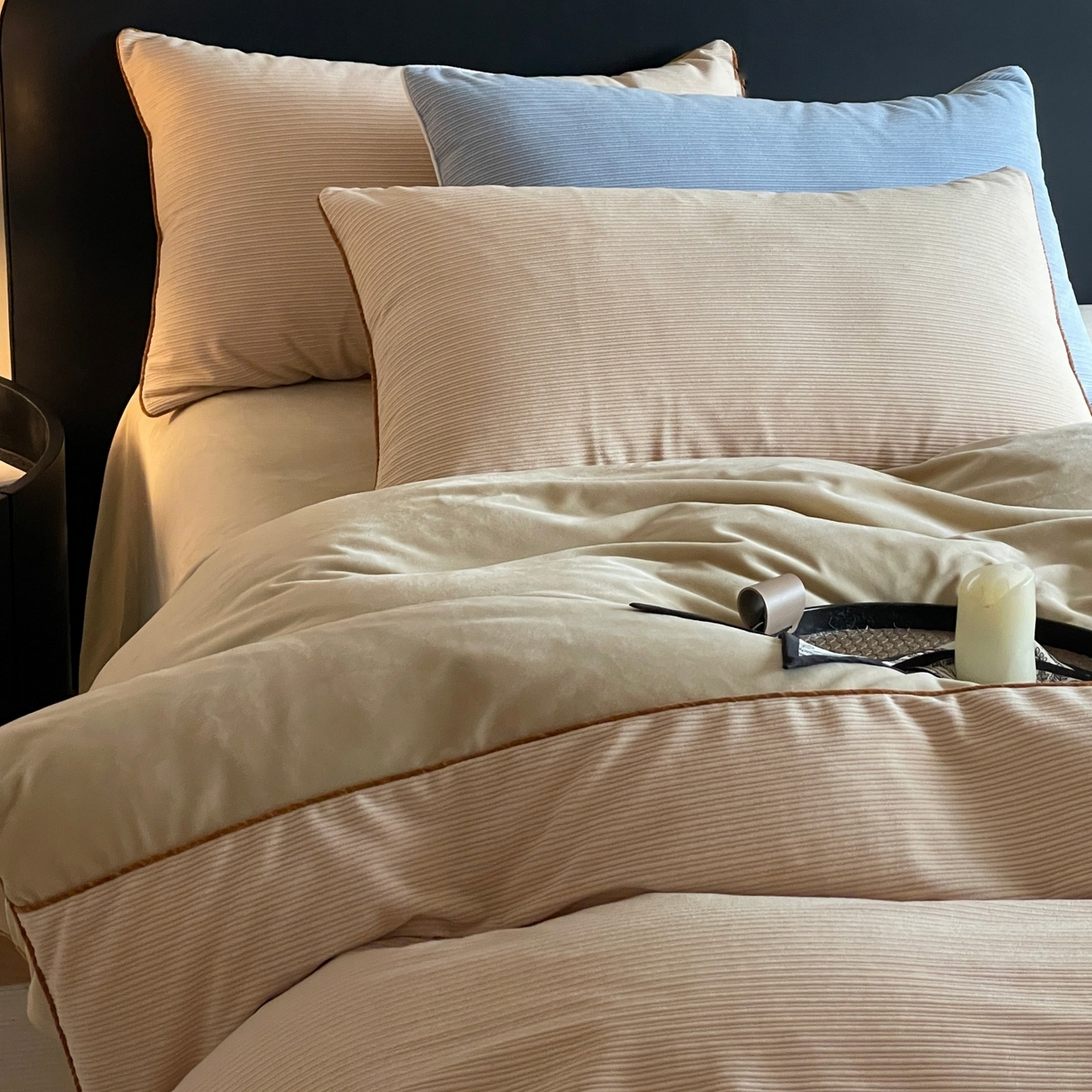 91家纺网 家纺一手货源 找家纺 羚羊语家纺 2025新款280克灯芯绒婴儿绒四件套高级嵌绳拼接款水晶绒宝宝绒牛奶绒床单床笠款三件套-奶芙绒系列 微醺午后