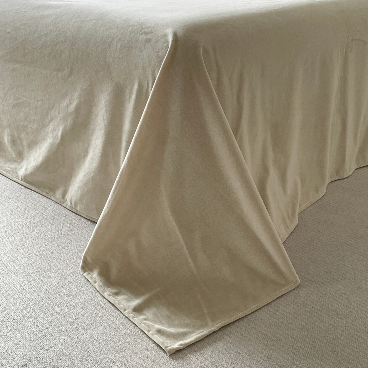 91家纺网 家纺一手货源 找家纺 羚羊语家纺 2025新款280克灯芯绒婴儿绒四件套高级嵌绳拼接款水晶绒宝宝绒牛奶绒床单床笠款三件套-奶芙绒系列 微醺午后