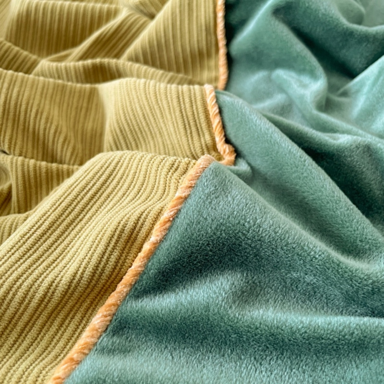 91家纺网 家纺一手货源 找家纺 羚羊语家纺 2025新款280克灯芯绒婴儿绒四件套高级嵌绳拼接款水晶绒宝宝绒牛奶绒床单床笠款三件套-奶芙绒系列 半糖绿洲