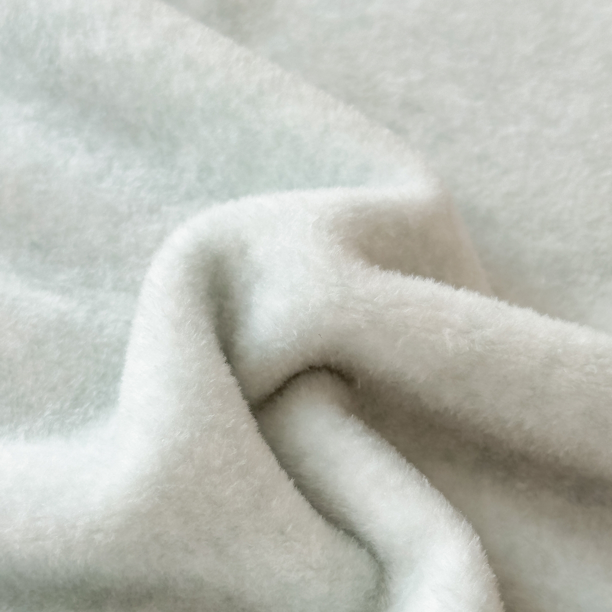 91家纺网 家纺一手货源 找家纺 小欢喜 2025新款多功能双面高克重獭獭绒盖毯 灰绿