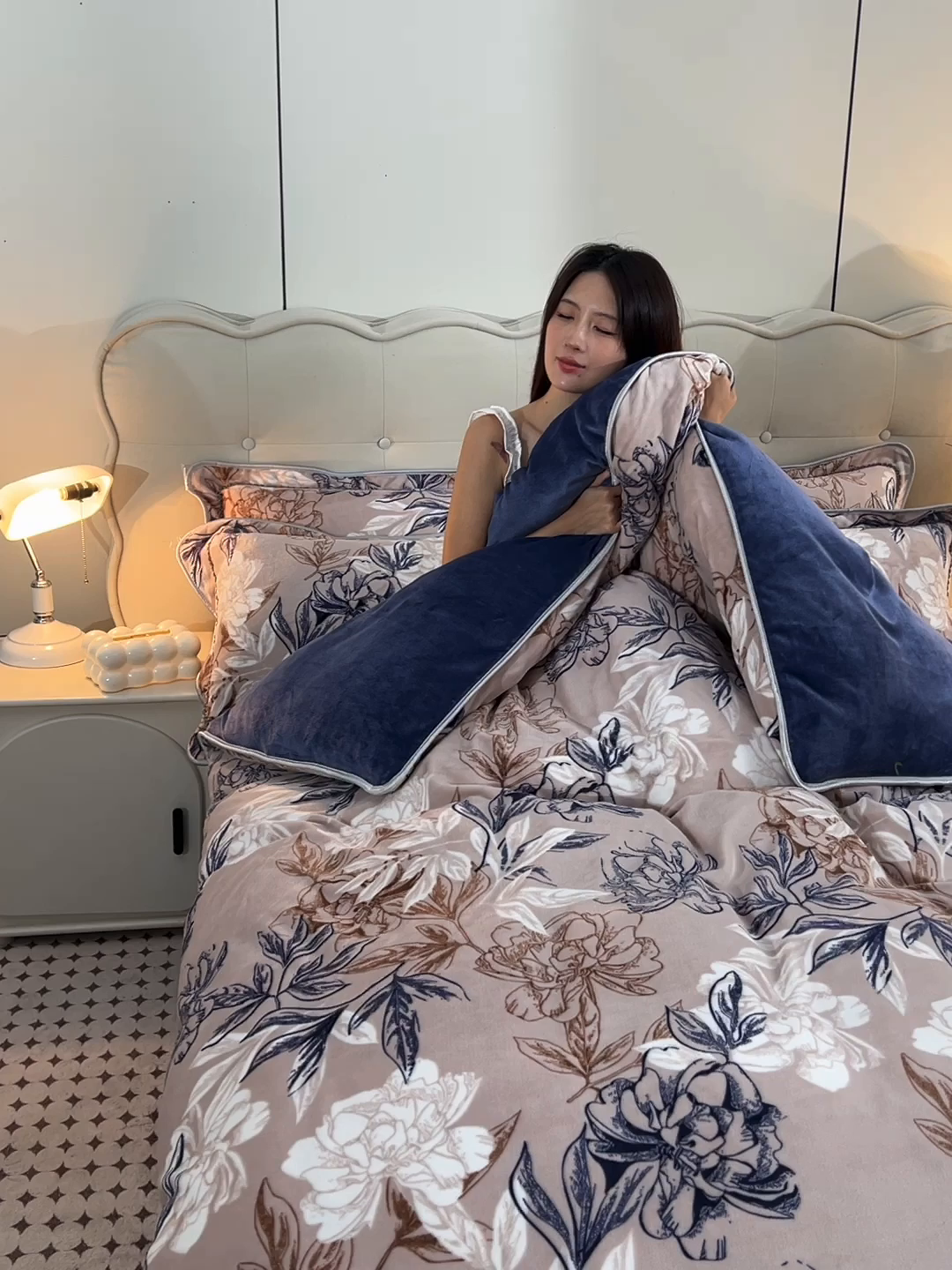 91家纺网 家纺一手货源 找家纺 佳一 2025新款高克重8-9斤 印花牛奶绒四件套 花海