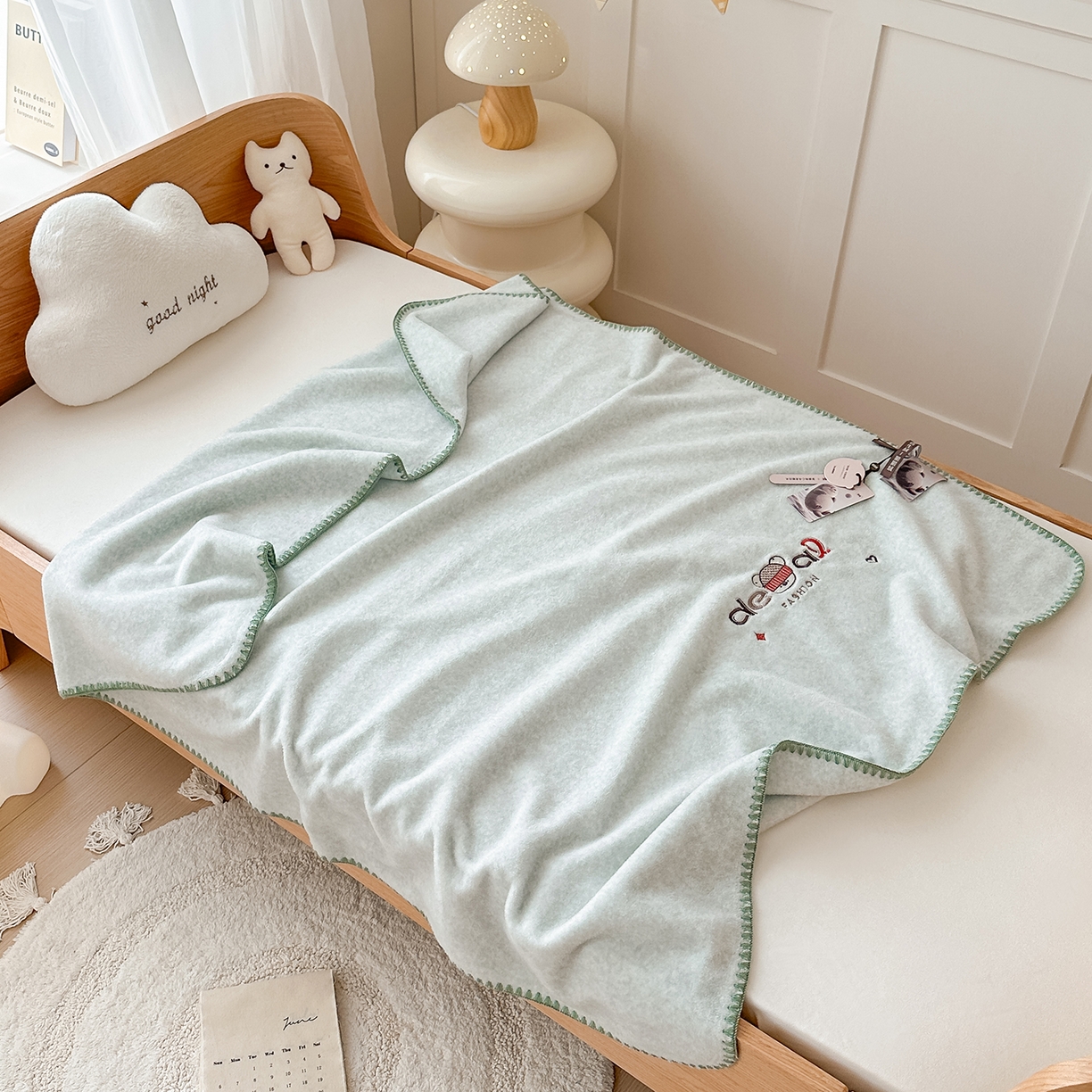 91家纺网 家纺一手货源 找家纺 小欢喜 2025新款多功能双面高克重獭獭绒盖毯 灰绿