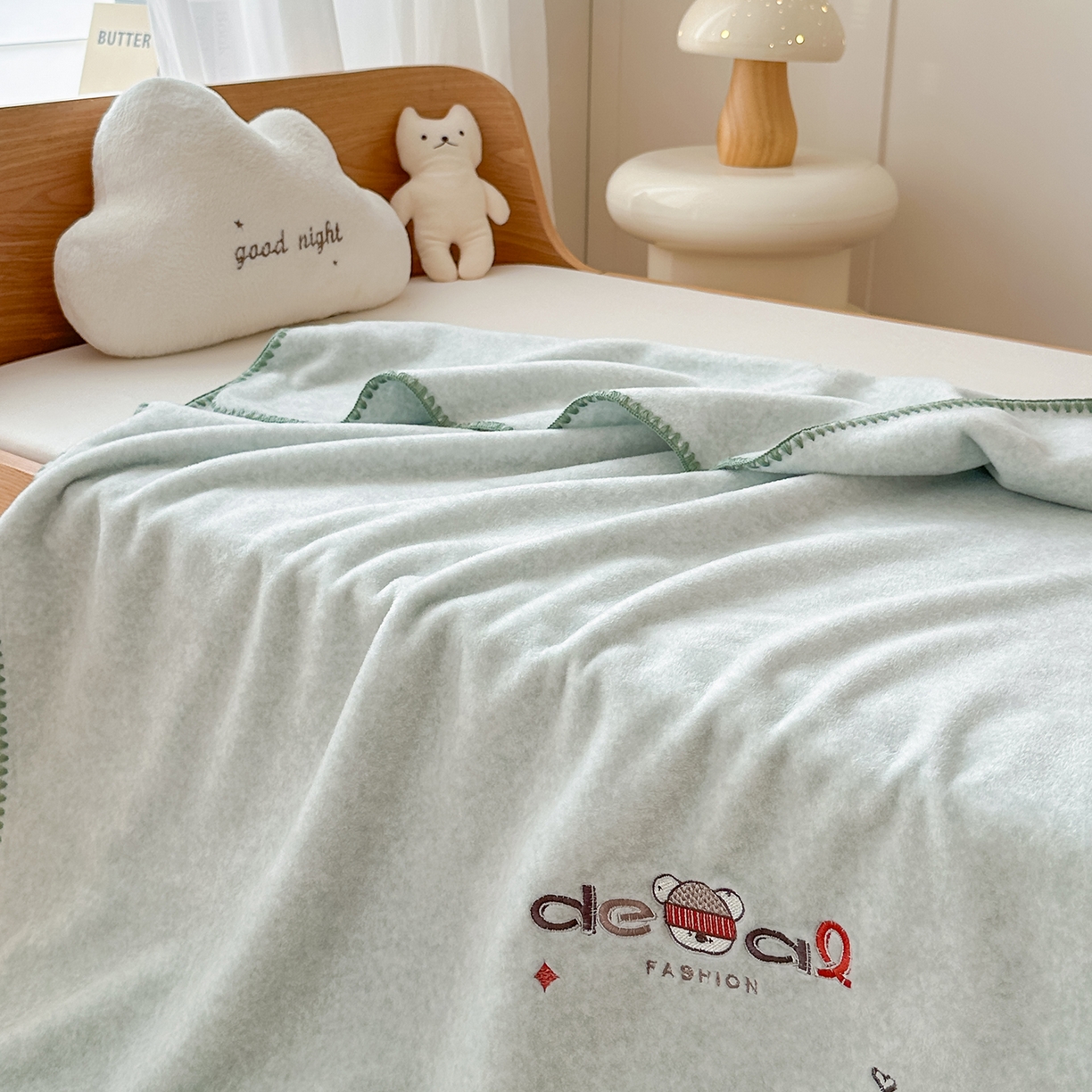 91家纺网 家纺一手货源 找家纺 小欢喜 2025新款多功能双面高克重獭獭绒盖毯 灰绿