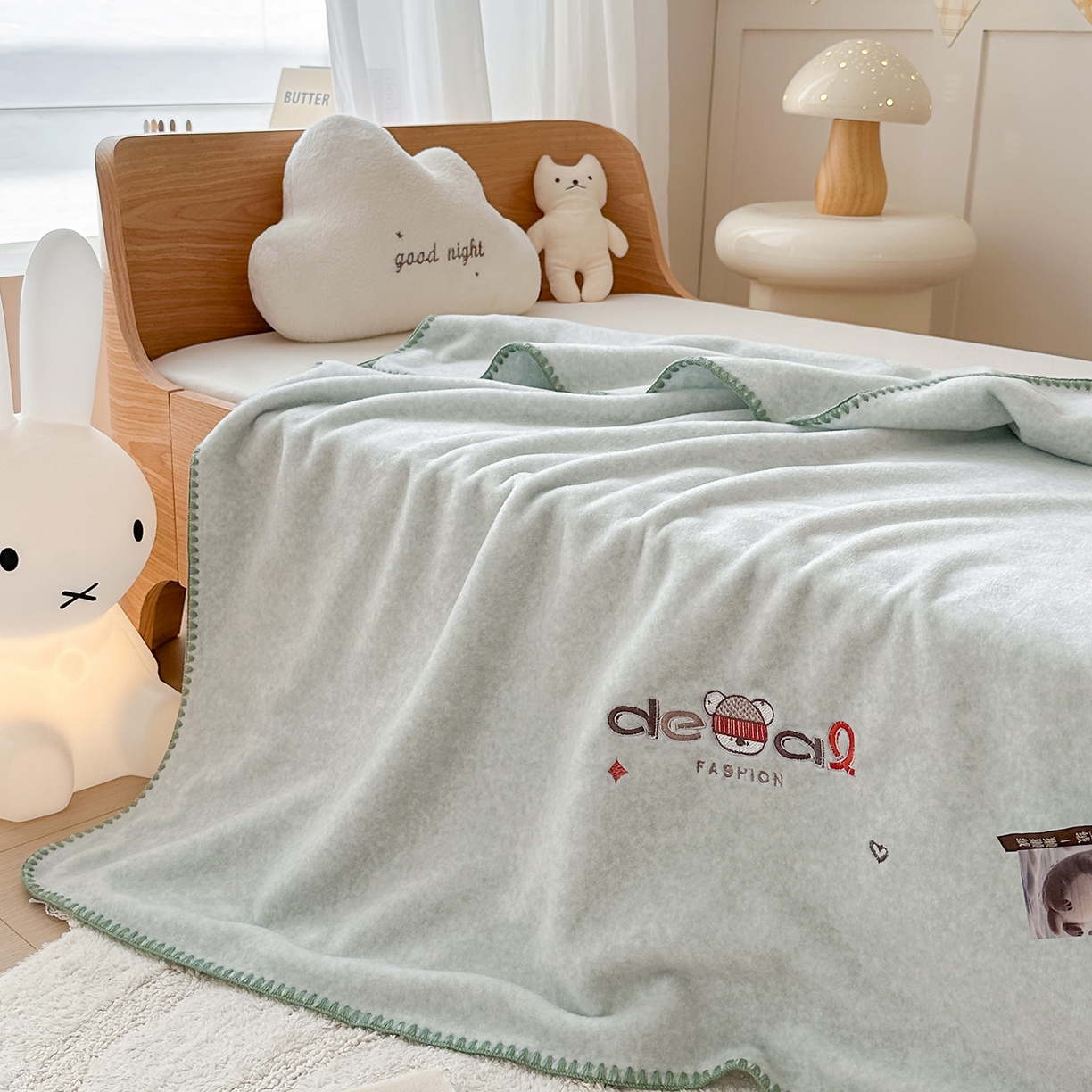 91家纺网 家纺一手货源 找家纺 小欢喜 2025新款多功能双面高克重獭獭绒盖毯 灰绿