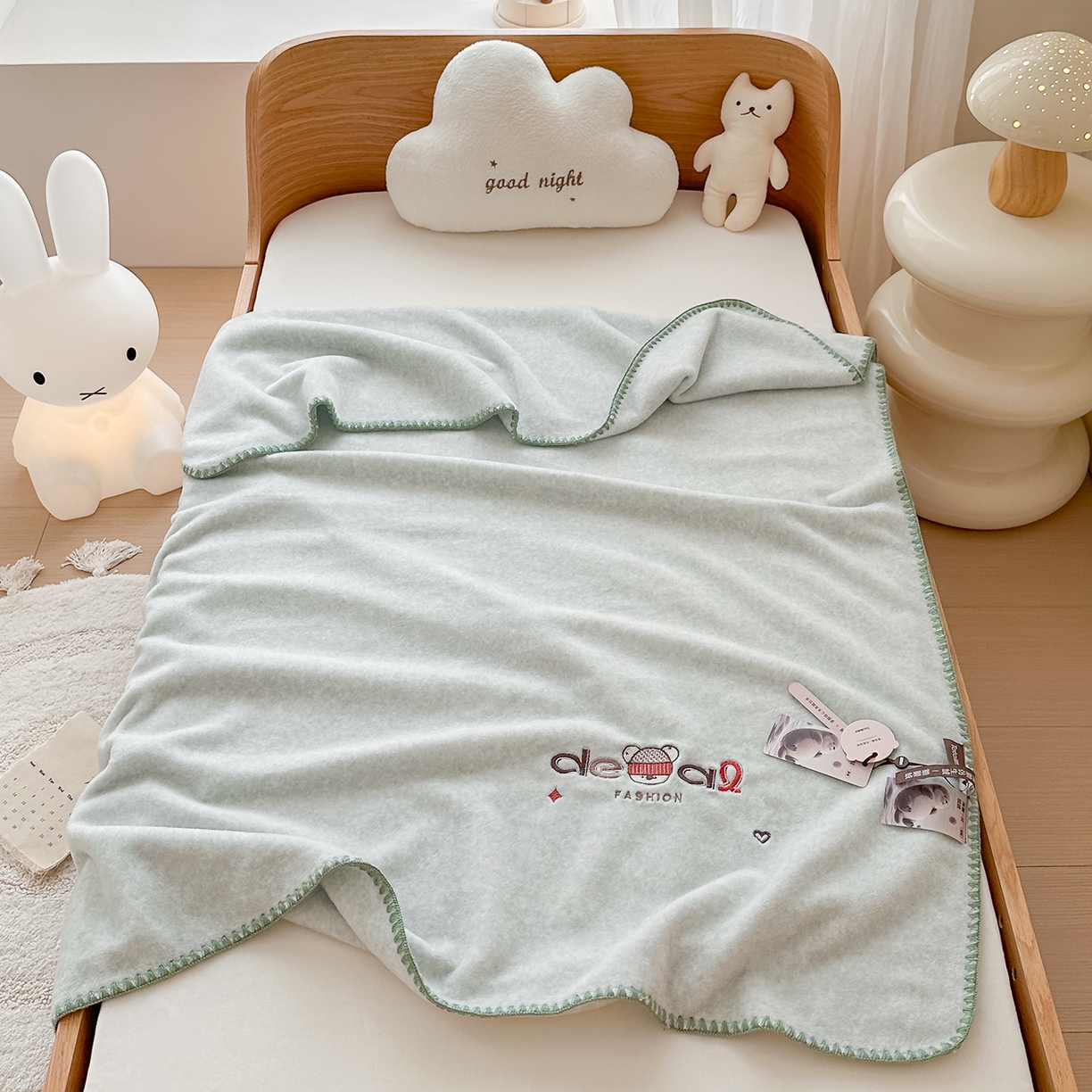 91家纺网 家纺一手货源 找家纺 小欢喜 2025新款多功能双面高克重獭獭绒盖毯 灰绿