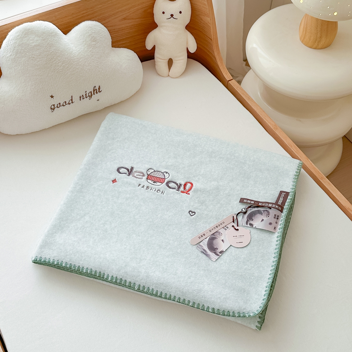 91家纺网 家纺一手货源 找家纺 小欢喜 2025新款多功能双面高克重獭獭绒盖毯 灰绿