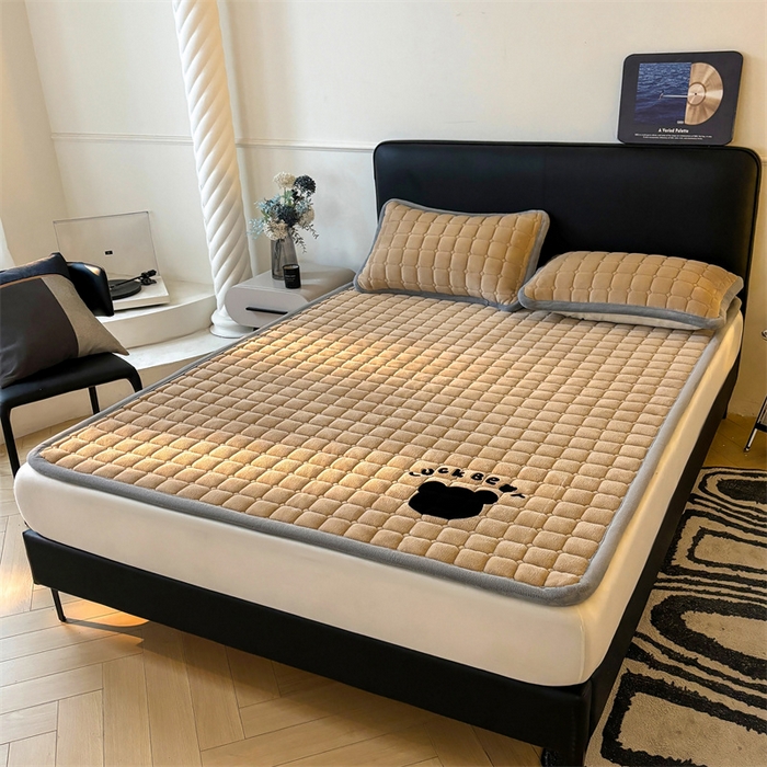 91家纺网 家纺一手货源 找家纺 喜居 2025新款luck熊牛奶绒床垫床褥子床护垫 LUCK熊-咖