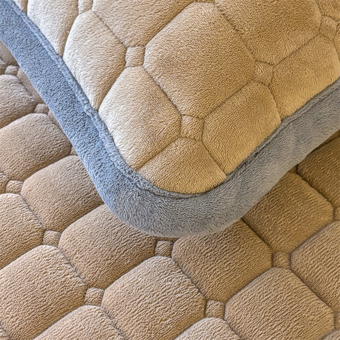 91家纺网 家纺一手货源 找家纺 喜居 2025新款luck熊牛奶绒床垫床褥子床护垫 LUCK熊-咖