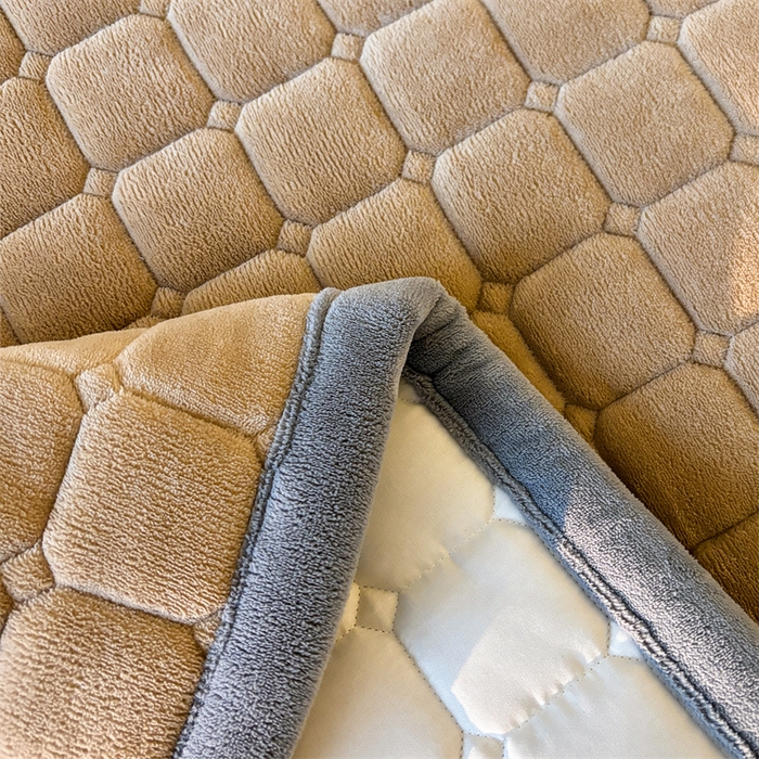 91家纺网 家纺一手货源 找家纺 喜居 2025新款luck熊牛奶绒床垫床褥子床护垫 LUCK熊-咖