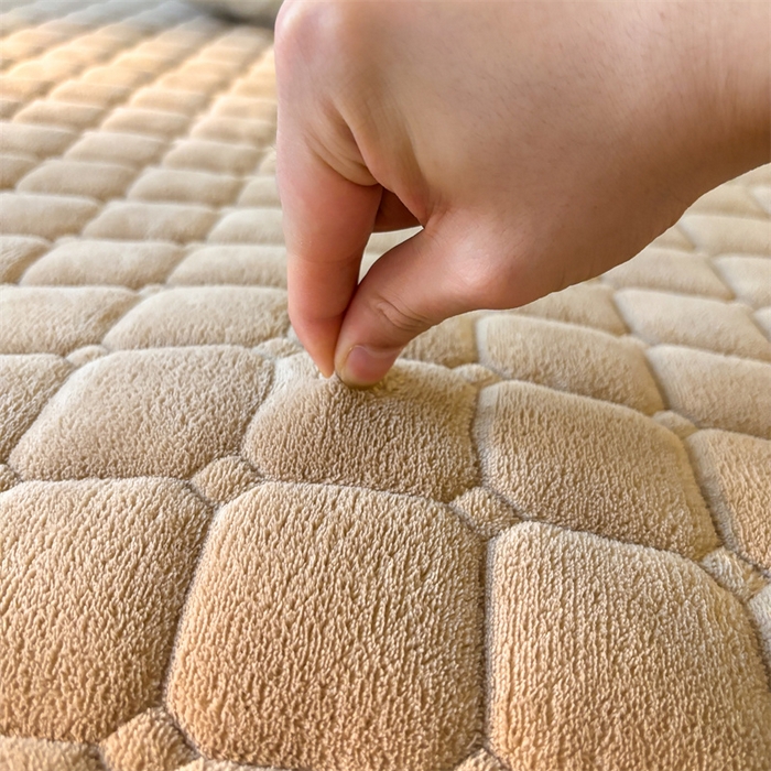 91家纺网 家纺一手货源 找家纺 喜居 2025新款luck熊牛奶绒床垫床褥子床护垫 LUCK熊-咖