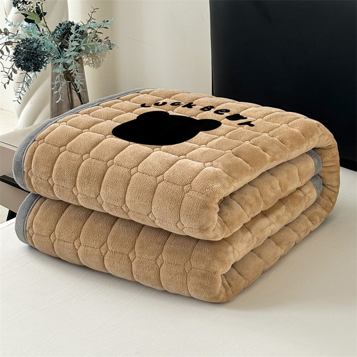 91家纺网 家纺一手货源 找家纺 喜居 2025新款luck熊牛奶绒床垫床褥子床护垫 LUCK熊-咖