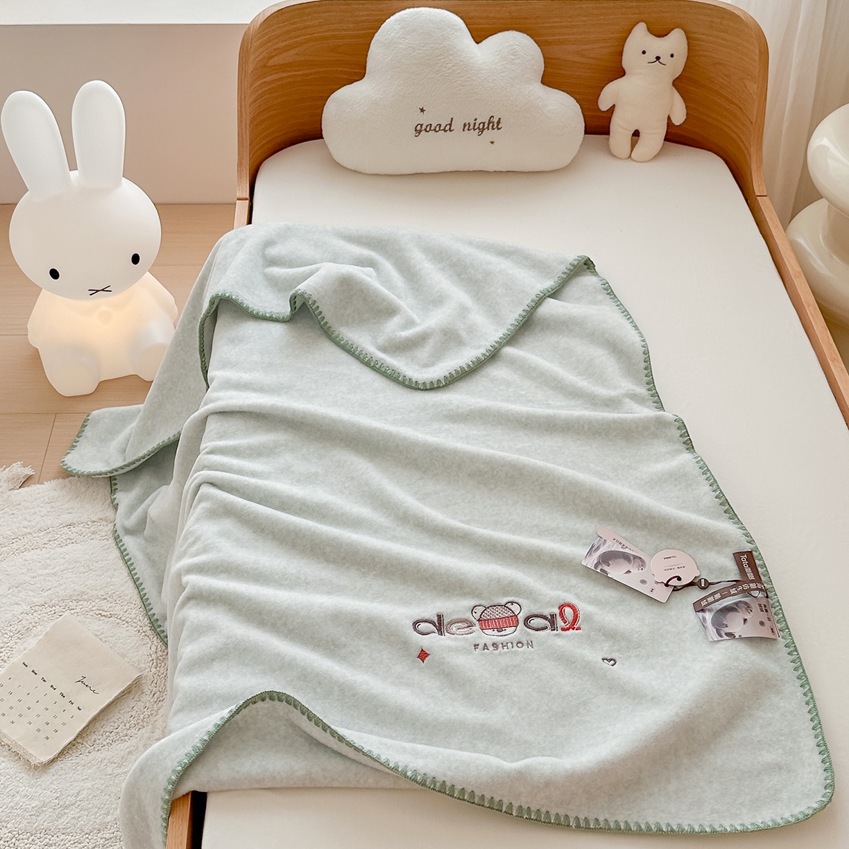 91家纺网 家纺一手货源 找家纺 小欢喜 2025新款多功能双面高克重獭獭绒盖毯 灰绿