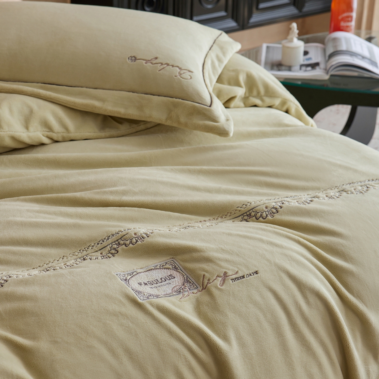 91家纺网 家纺一手货源 找家纺 蓝梦 2025新款亲肤舒适牛奶绒四件套-蔓蒂丝系列 浅绿