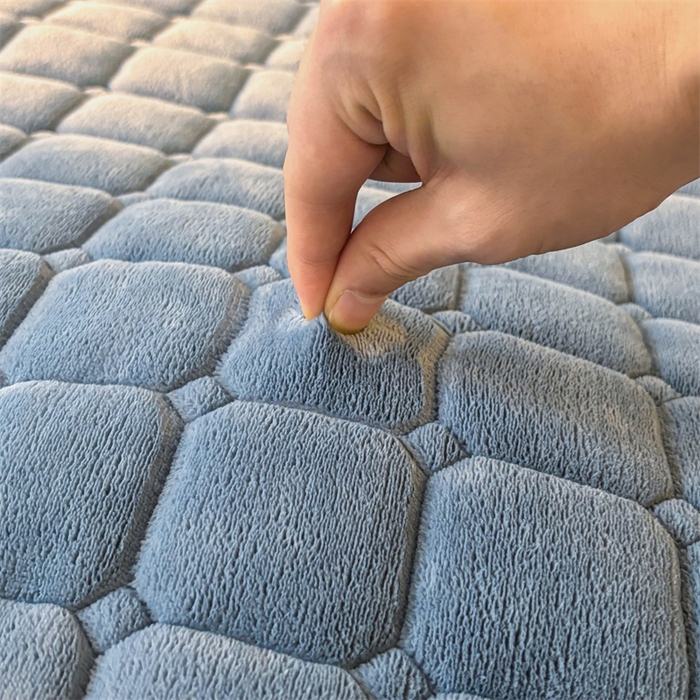 91家纺网 家纺一手货源 找家纺 喜居 2025新款luck熊牛奶绒床垫床褥子床护垫 LUCK熊-蓝