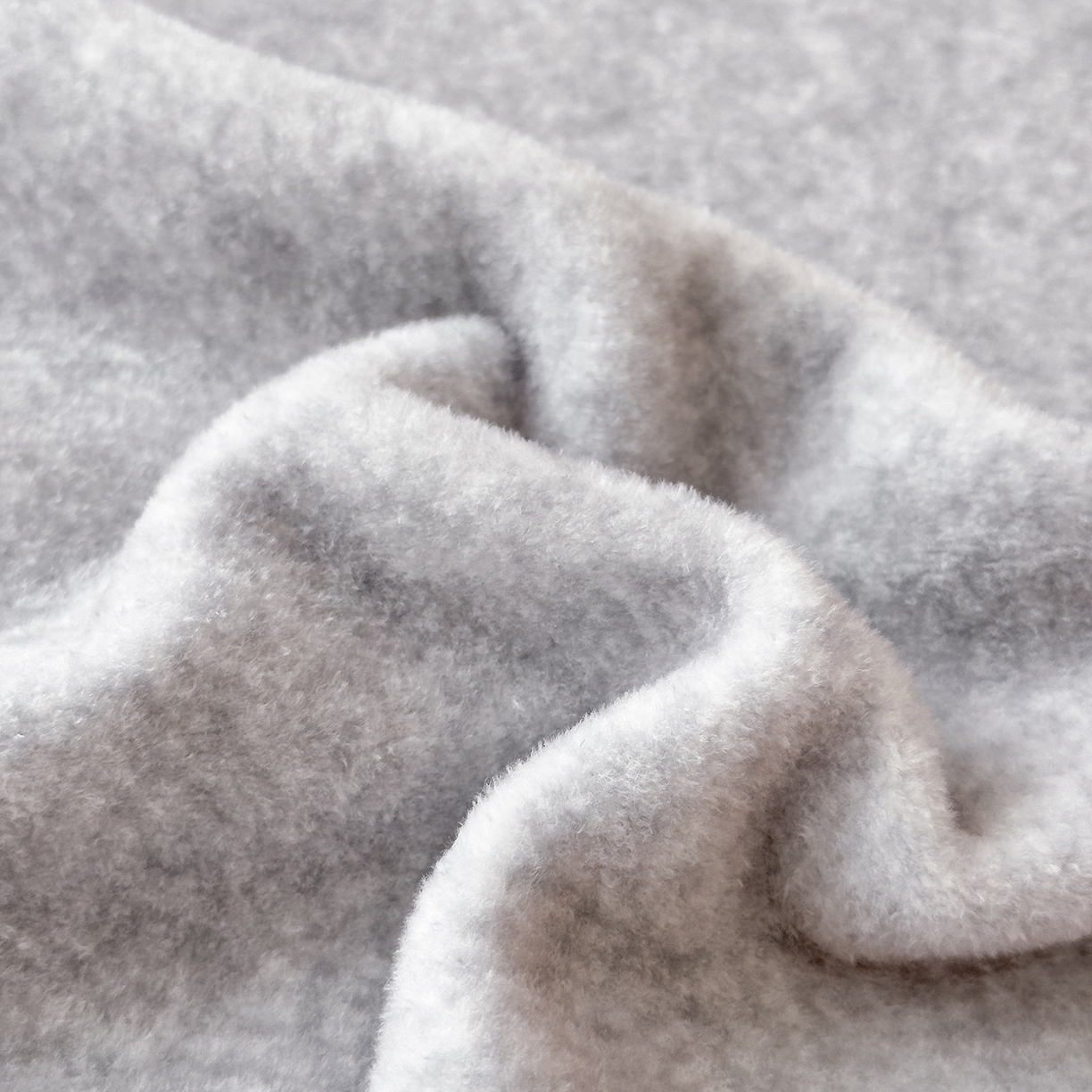 91家纺网 家纺一手货源 找家纺 小欢喜 2025新款多功能双面高克重獭獭绒盖毯 灰色