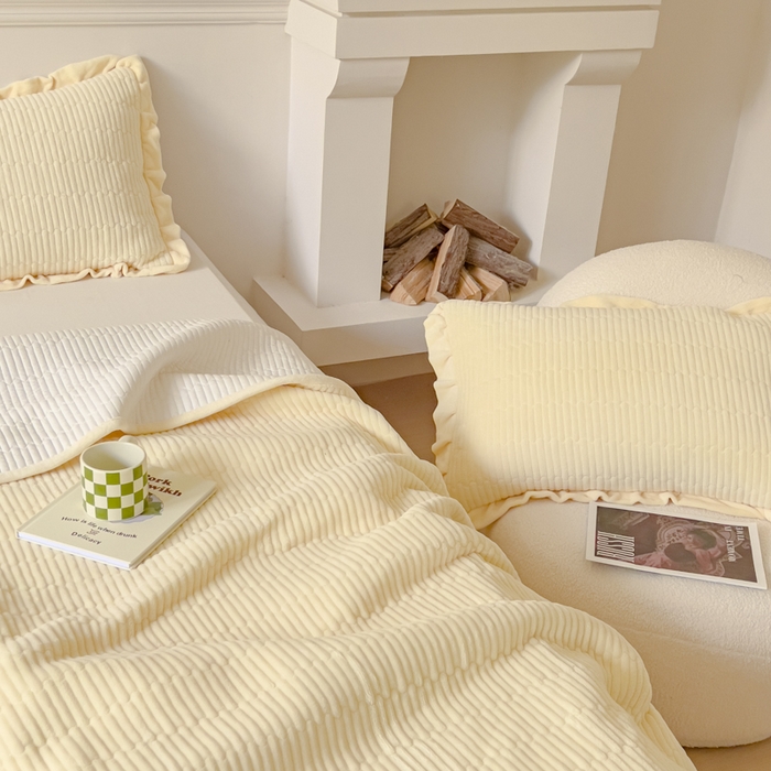 91家纺网 家纺一手货源 找家纺 乐野家居 2025新款A类加厚素色牛奶绒床盖系列 奶油黄