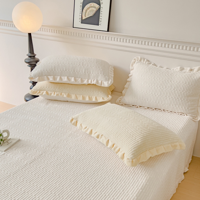 91家纺网 家纺一手货源 找家纺 乐野家居 2025新款A类加厚素色牛奶绒床盖系列 珍珠白