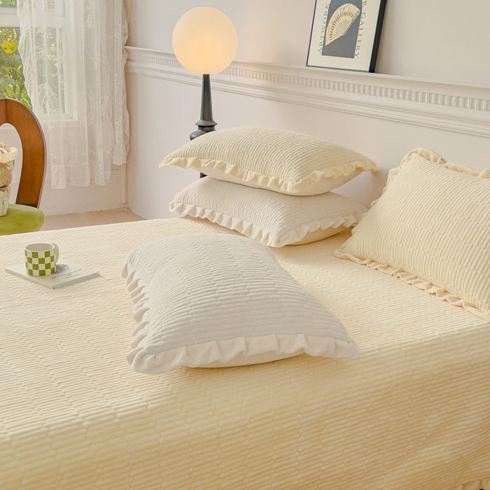 91家纺网 家纺一手货源 找家纺 乐野家居 2025新款A类加厚素色牛奶绒床盖系列 奶油黄