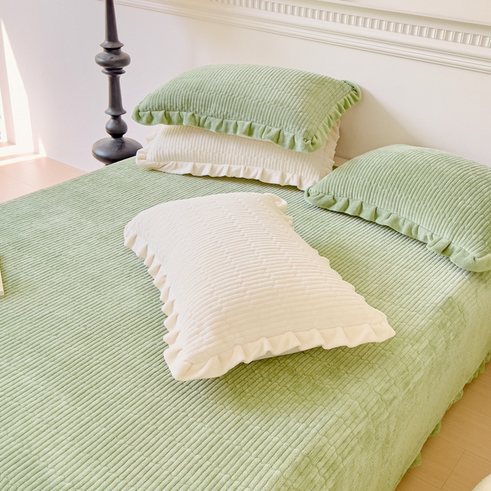 91家纺网 家纺一手货源 找家纺 乐野家居 2025新款A类加厚素色牛奶绒床盖系列 森林绿