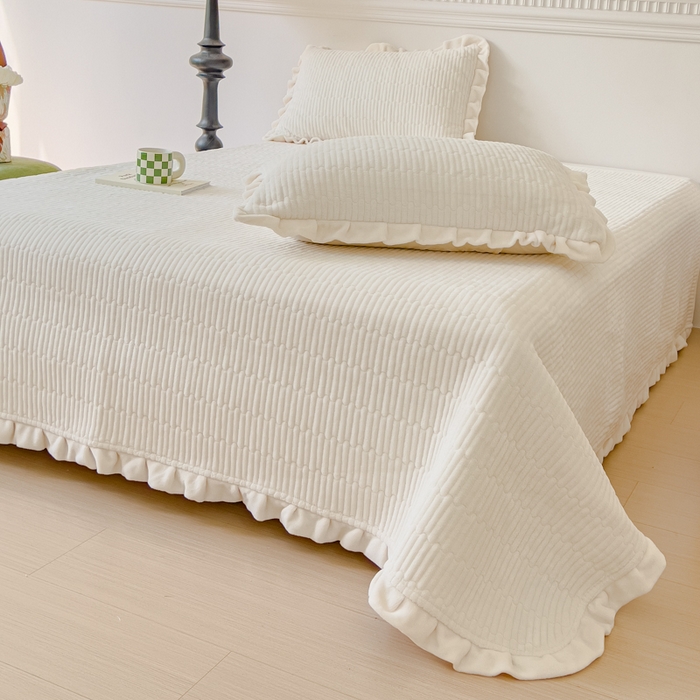 91家纺网 家纺一手货源 找家纺 乐野家居 2025新款A类加厚素色牛奶绒床盖系列 珍珠白