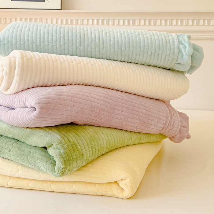 91家纺网 家纺一手货源 找家纺 乐野家居 2025新款A类加厚素色牛奶绒床盖系列 组合图