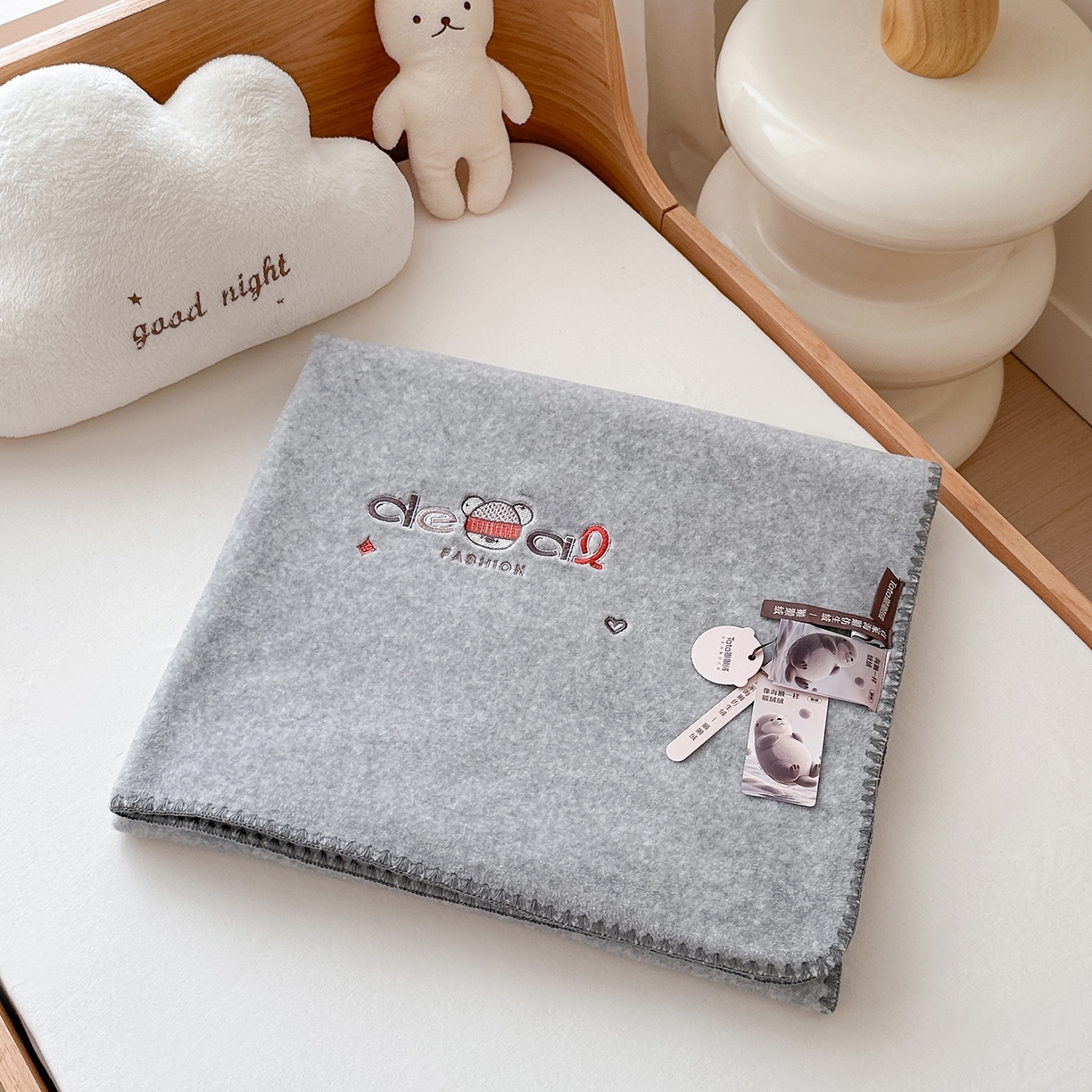 91家纺网 家纺一手货源 找家纺 小欢喜 2025新款多功能双面高克重獭獭绒盖毯 灰色