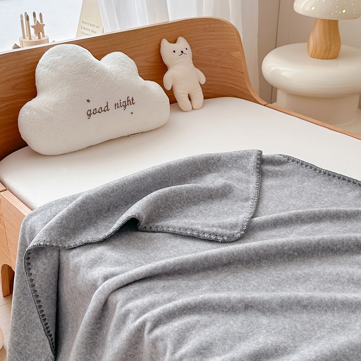 91家纺网 家纺一手货源 找家纺 小欢喜 2025新款多功能双面高克重獭獭绒盖毯 灰色