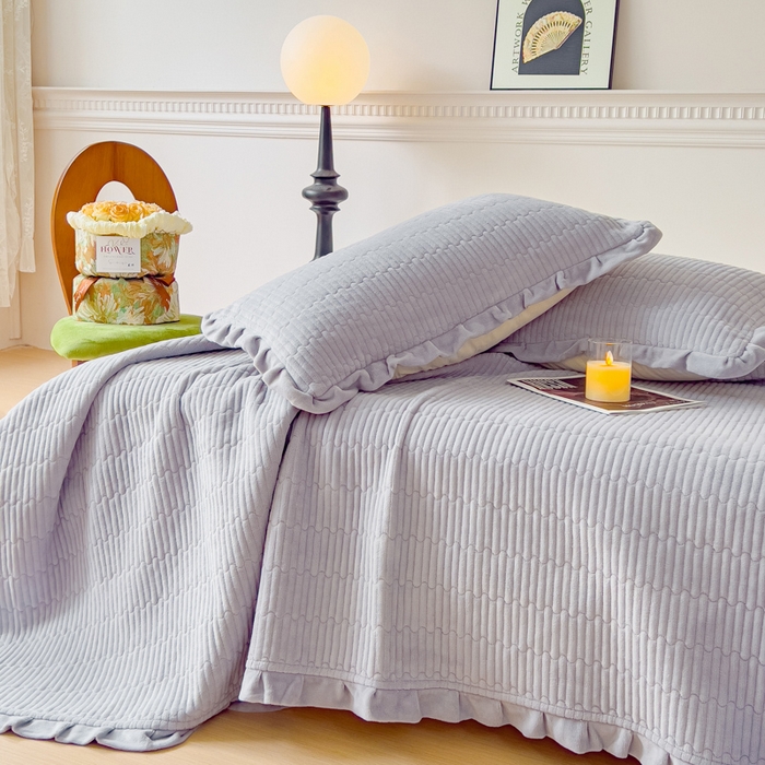 91家纺网 家纺一手货源 找家纺 乐野家居 2025新款A类加厚素色牛奶绒床盖系列 时尚灰