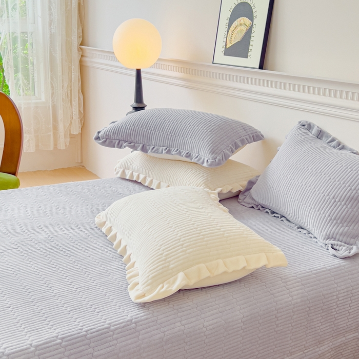 91家纺网 家纺一手货源 找家纺 乐野家居 2025新款A类加厚素色牛奶绒床盖系列 时尚灰