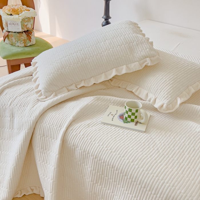 91家纺网 家纺一手货源 找家纺 乐野家居 2025新款A类加厚素色牛奶绒床盖系列 珍珠白