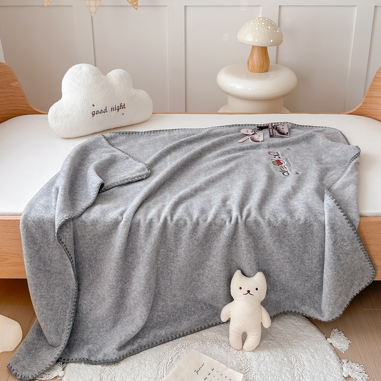 91家纺网 家纺一手货源 找家纺 小欢喜 2025新款多功能双面高克重獭獭绒盖毯 灰色