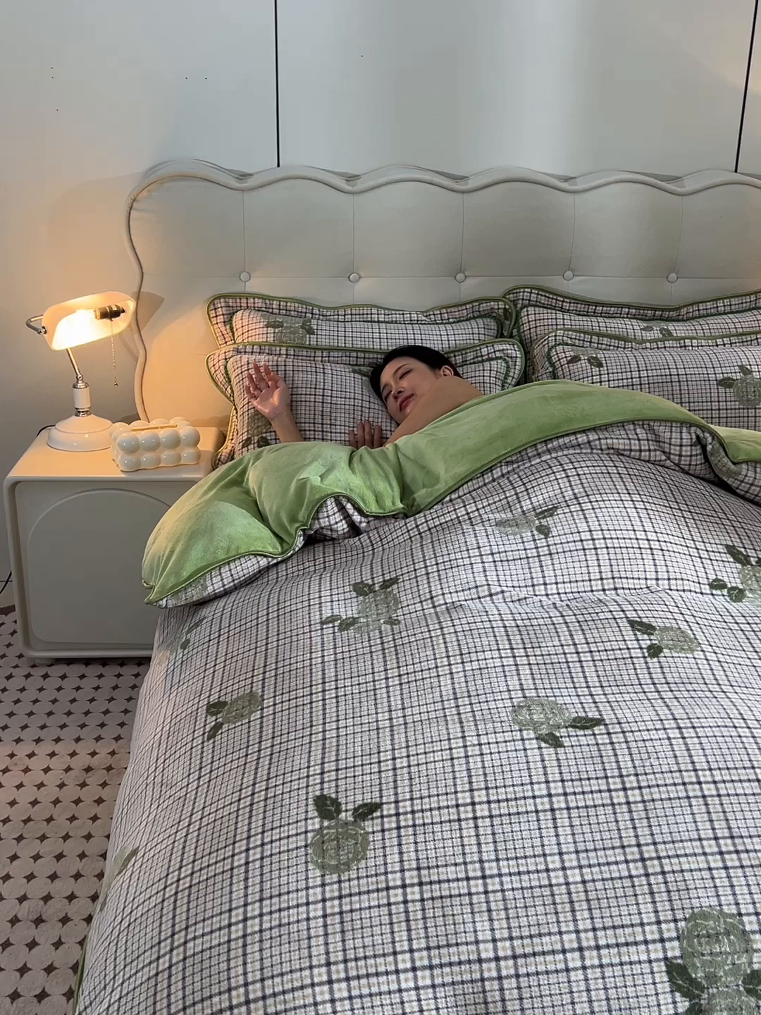 91家纺网 家纺一手货源 找家纺 佳一 2025新款高克重8-9斤 印花牛奶绒四件套 花样情怀