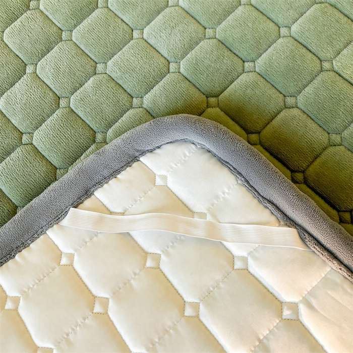 91家纺网 家纺一手货源 找家纺 喜居 2025新款luck熊牛奶绒床垫床褥子床护垫 LUCK熊-绿