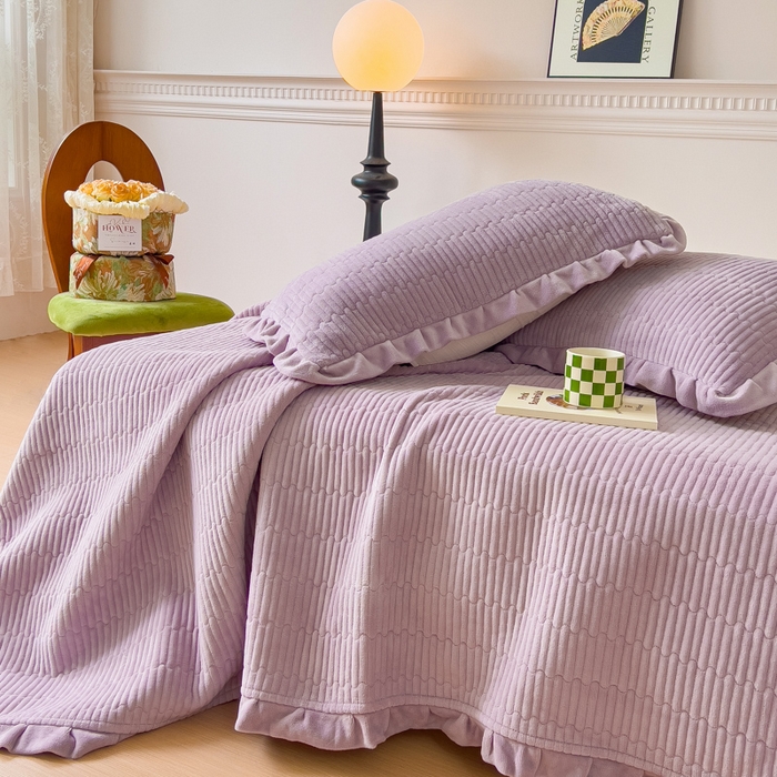 91家纺网 家纺一手货源 找家纺 乐野家居 2025新款A类加厚素色牛奶绒床盖系列 风信紫