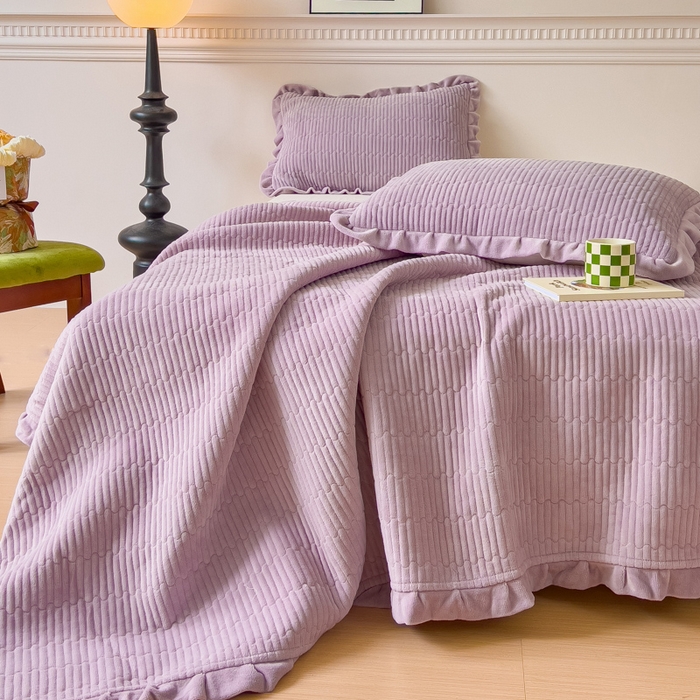 91家纺网 家纺一手货源 找家纺 乐野家居 2025新款A类加厚素色牛奶绒床盖系列 风信紫