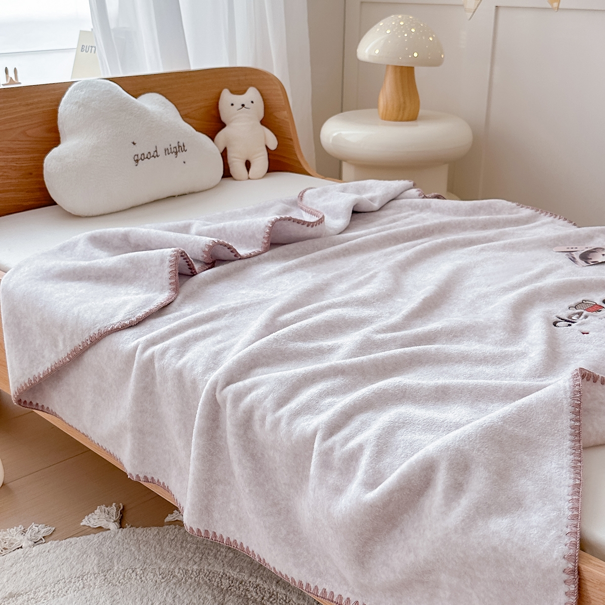 91家纺网 家纺一手货源 找家纺 小欢喜 2025新款多功能双面高克重獭獭绒盖毯 浅驼