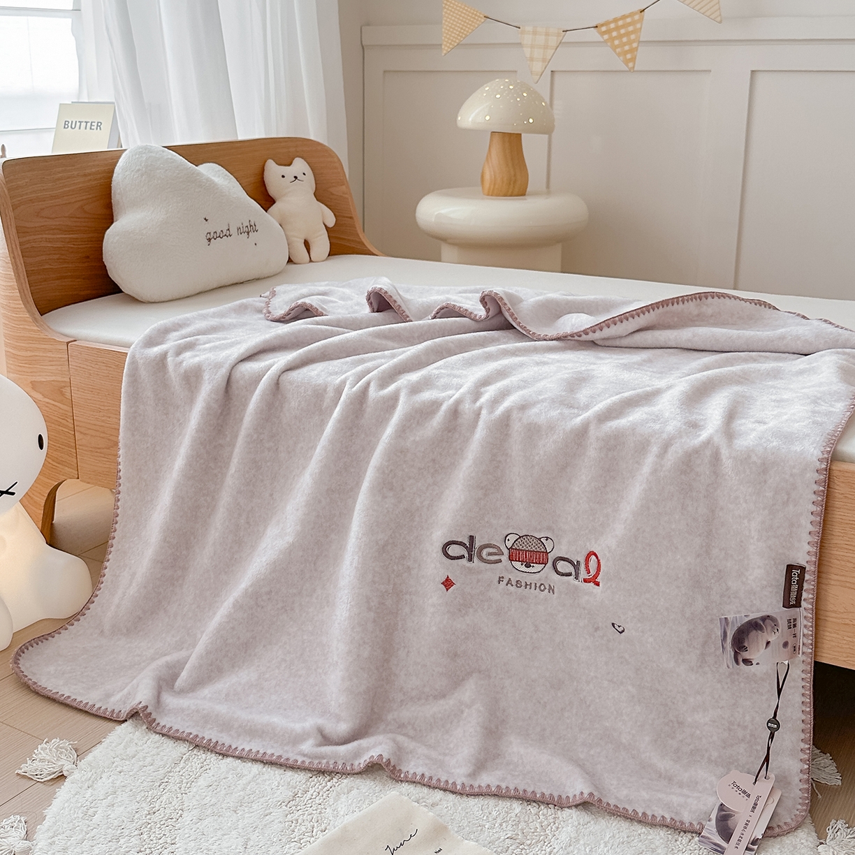 91家纺网 家纺一手货源 找家纺 小欢喜 2025新款多功能双面高克重獭獭绒盖毯 浅驼