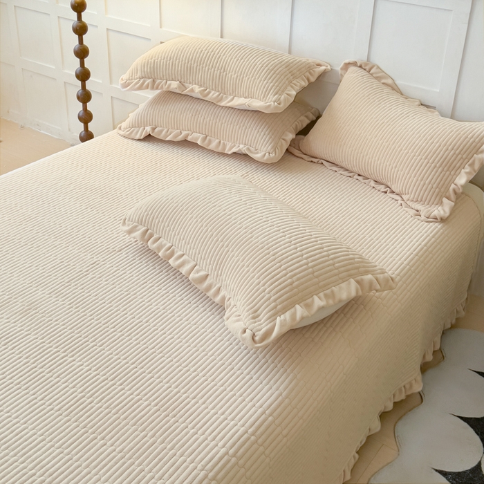 91家纺网 家纺一手货源 找家纺 乐野家居 2025新款A类加厚素色牛奶绒床盖系列 奶杏陶