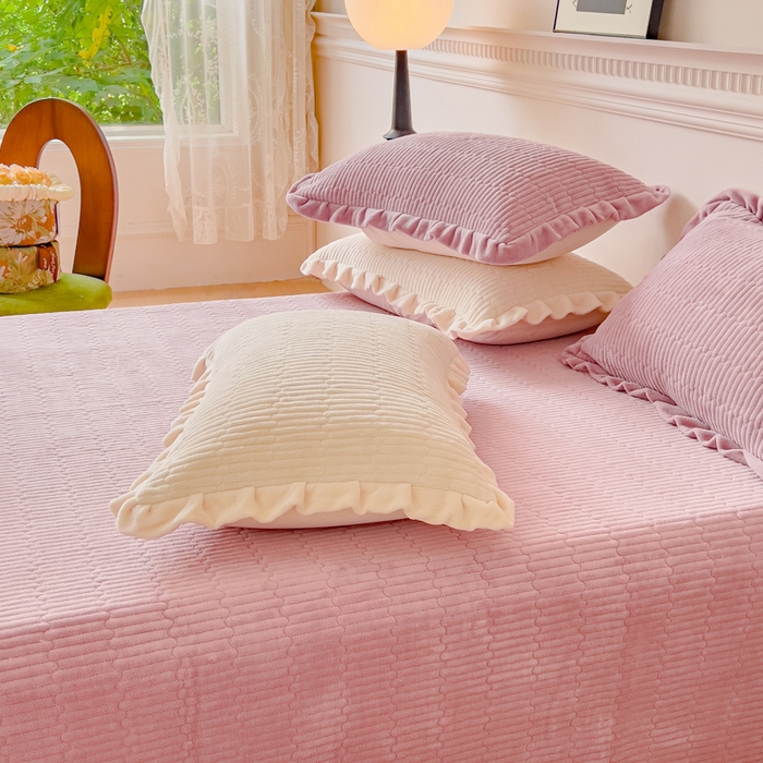 91家纺网 家纺一手货源 找家纺 乐野家居 2025新款A类加厚素色牛奶绒床盖系列 豆豆粉