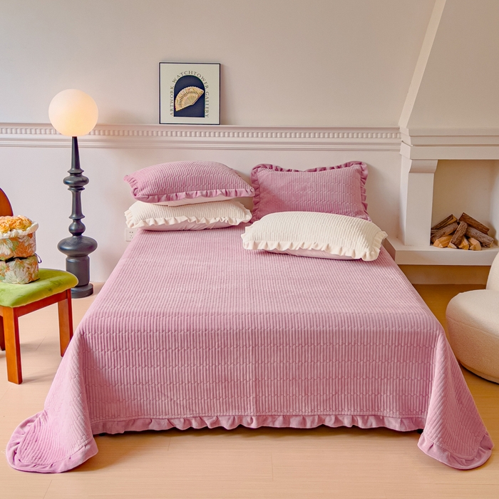 91家纺网 家纺一手货源 找家纺 乐野家居 2025新款A类加厚素色牛奶绒床盖系列 豆豆粉