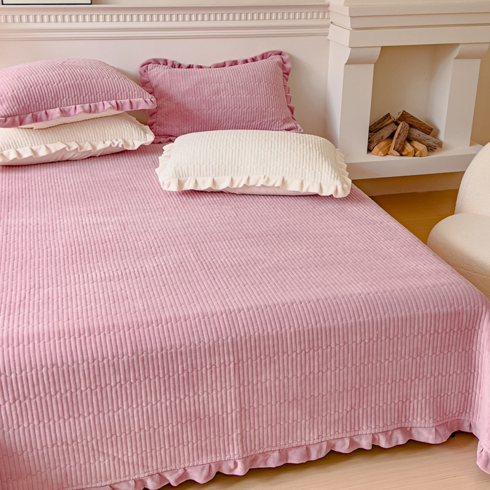 91家纺网 家纺一手货源 找家纺 乐野家居 2025新款A类加厚素色牛奶绒床盖系列 豆豆粉