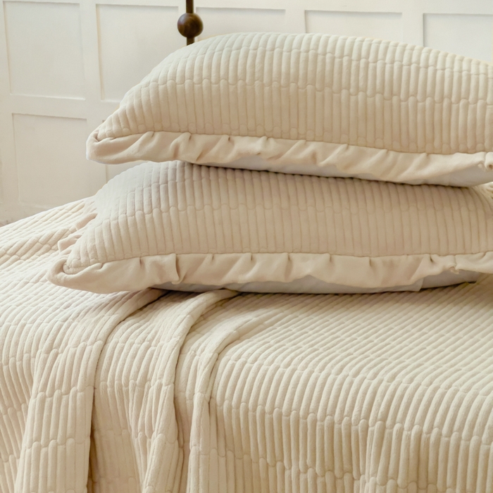 91家纺网 家纺一手货源 找家纺 乐野家居 2025新款A类加厚素色牛奶绒床盖系列 奶杏陶