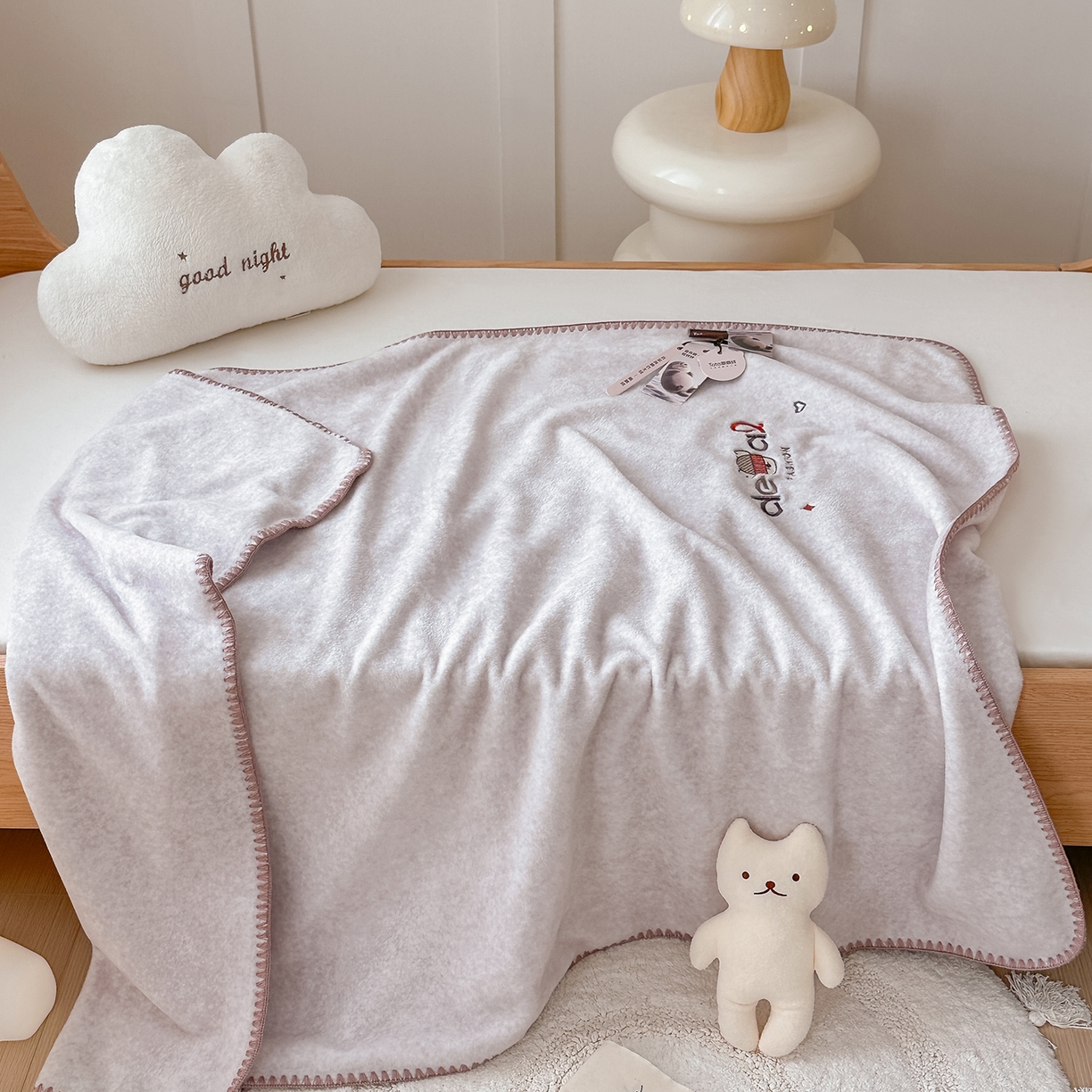 91家纺网 家纺一手货源 找家纺 小欢喜 2025新款多功能双面高克重獭獭绒盖毯 浅驼