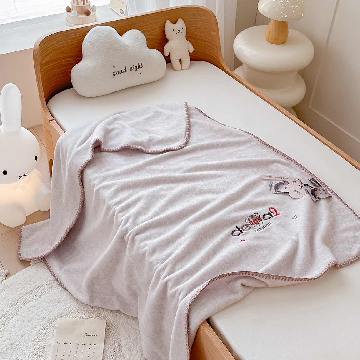 91家纺网 家纺一手货源 找家纺 小欢喜 2025新款多功能双面高克重獭獭绒盖毯 浅驼