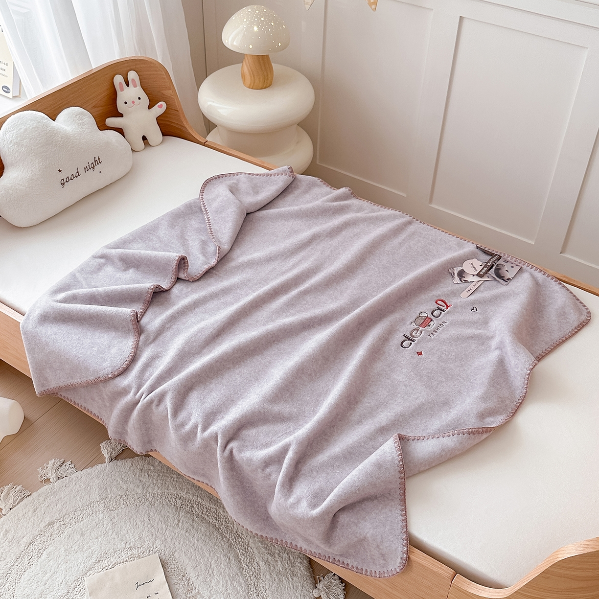 91家纺网 家纺一手货源 找家纺 小欢喜 2025新款多功能双面高克重獭獭绒盖毯 棕色