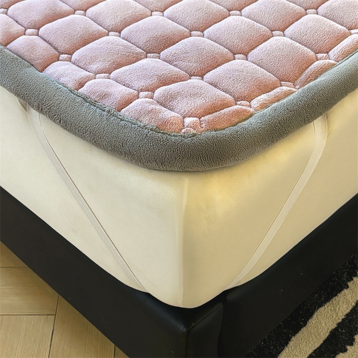 91家纺网 家纺一手货源 找家纺 喜居 2025新款luck熊牛奶绒床垫床褥子床护垫 LUCK熊-紫